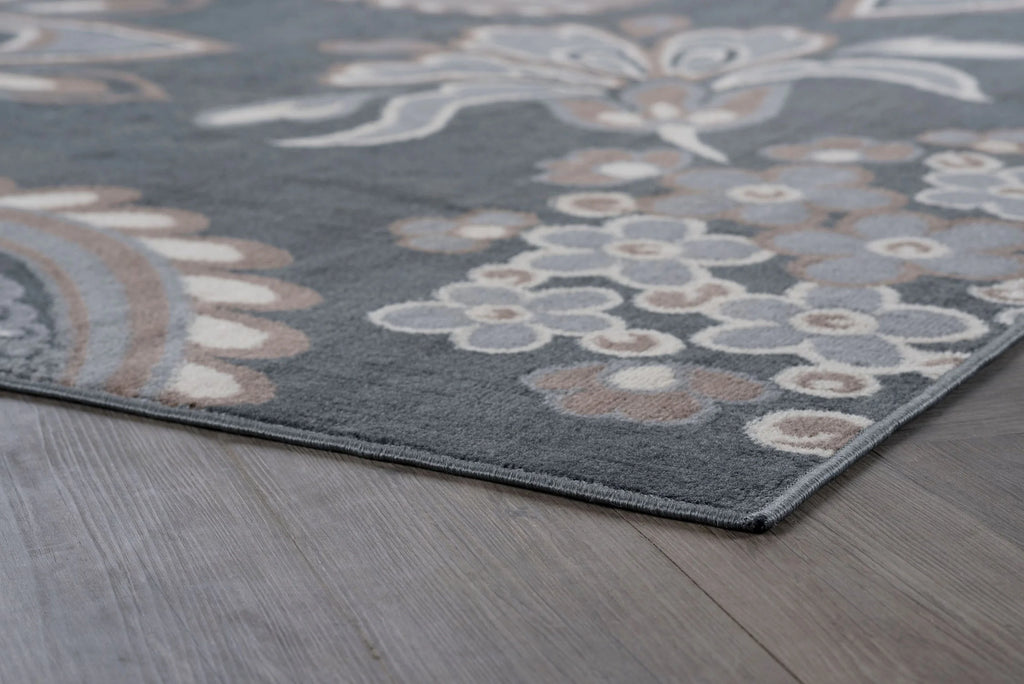 5' x 7' Gray and Cream Polypropylene Indoor Area Rug B42531