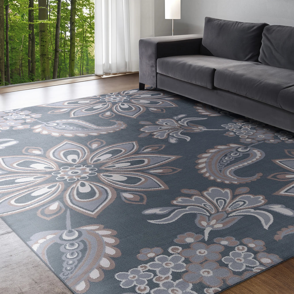 5' x 7' Gray and Cream Polypropylene Indoor Area Rug B42531
